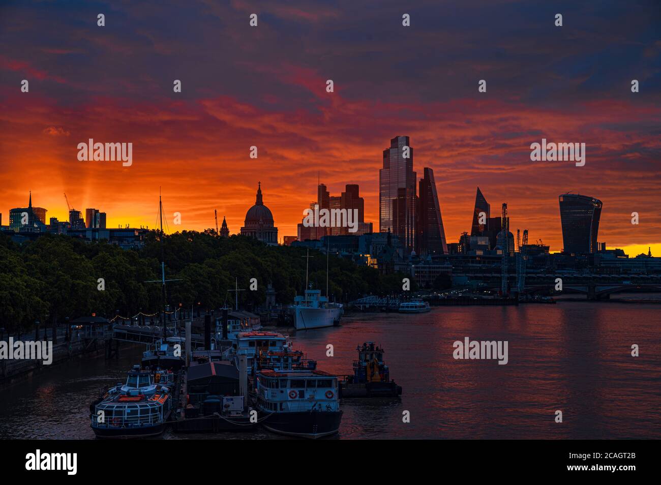 Sunrise in central London, with the sun just appearing, London Stock Photo