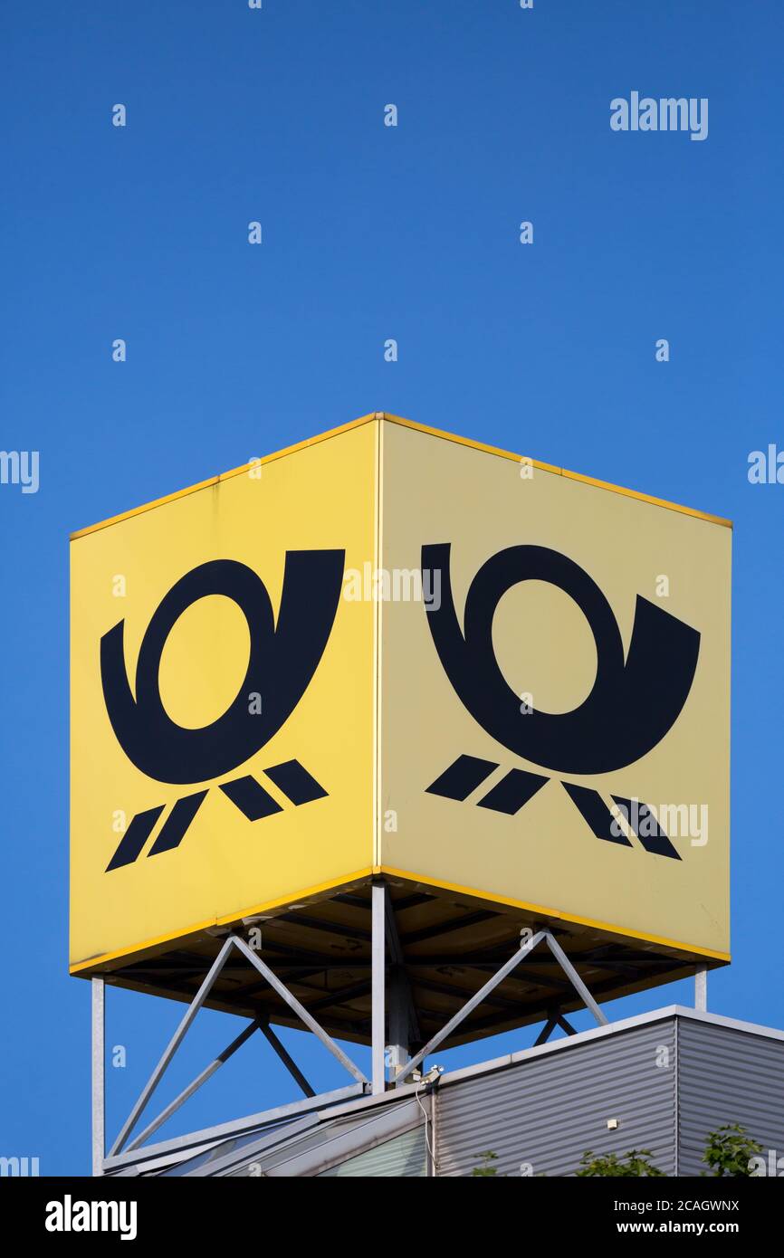 31.05.2020, Bremen, Bremen, Germany - Post-Logo on the roof of a distribution centre of the Deutsche Post AG. 00A200531D090CAROEX.JPG [MODEL RELEASE: Stock Photo