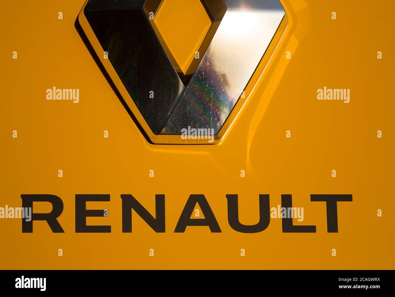 Renault logo hi-res stock photography and images - Alamy