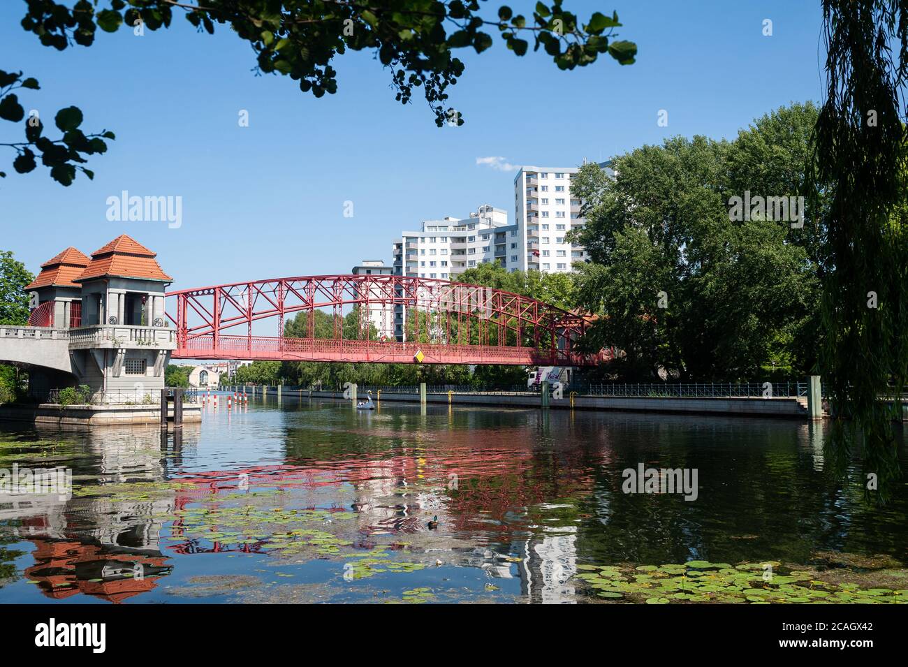 13.06.2019, Berlin, Berlin, Germany - The Tegel harbour bridge (Sechserbruecke) connects both banks of the Tegeler Fliess and Tegel harbour in the dis Stock Photo