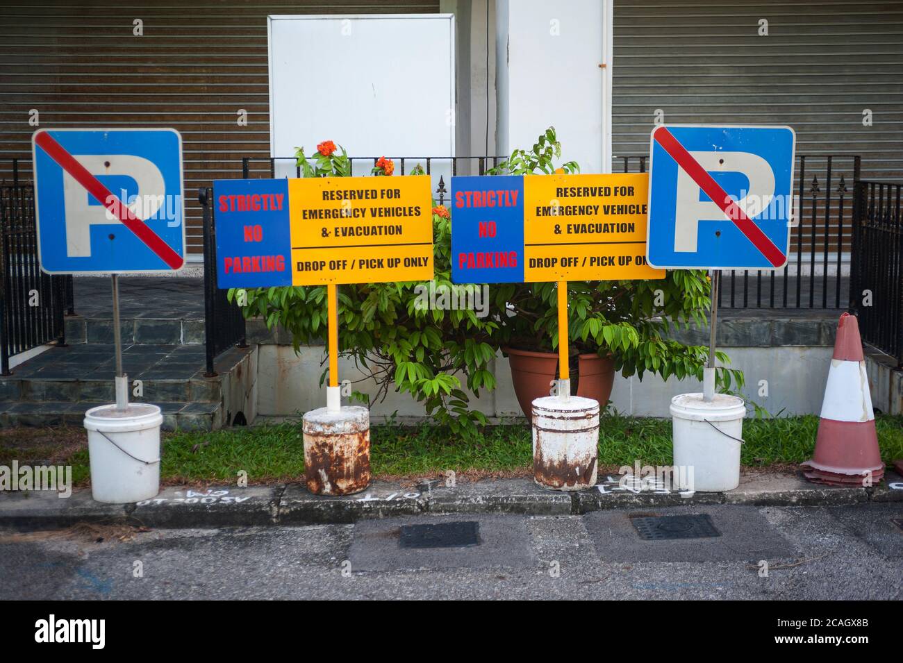 28.05.2020, Singapore, , Singapore Several no parking signs are