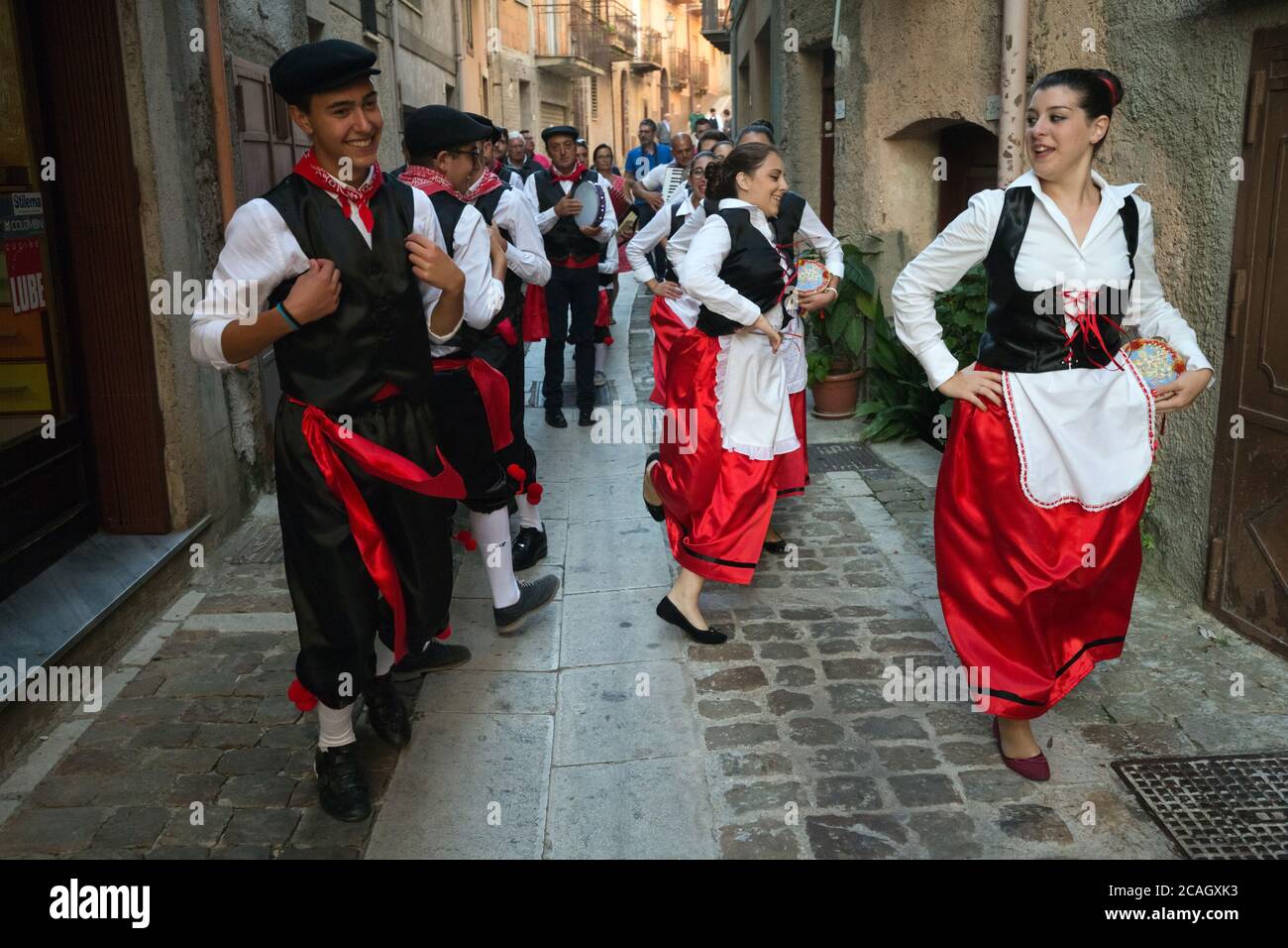 18.08.2018, San Mauro Castelverde, Sicily, Italy - Dancers in traditional  costumes dance a tarantella. The Tarantella originates from Southern Italy  a Stock Photo - Alamy