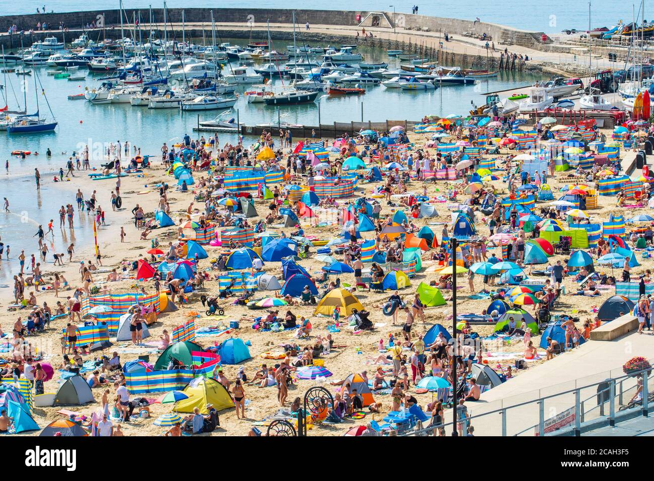 Lyme Regis, Dorset, UK. 7th Aug, 2020. UK Weather Crowds of