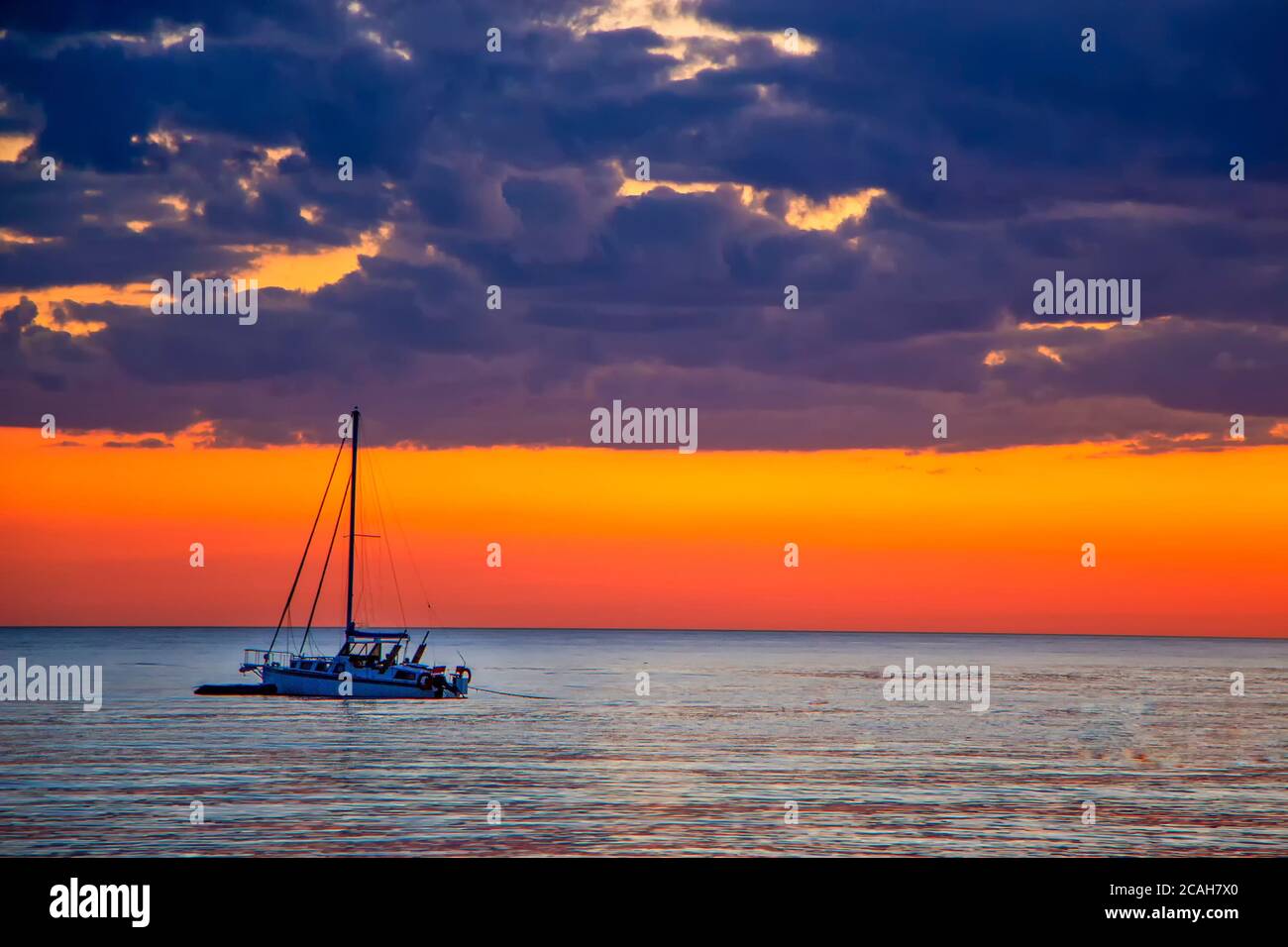 Sea bright sunset boat hi-res stock photography and images - Alamy