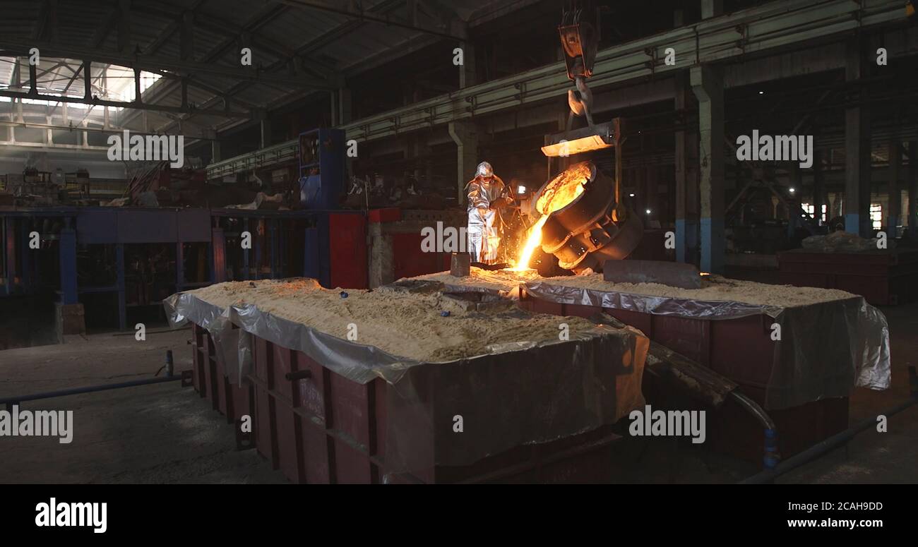 The molten metal is poured into the mold. Melting furnace for cast iron ...