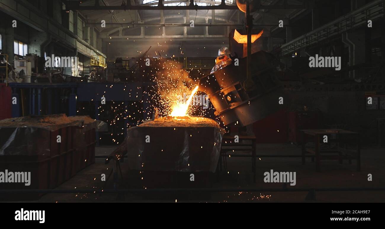The molten metal is poured into the mold. Melting furnace for cast iron ...