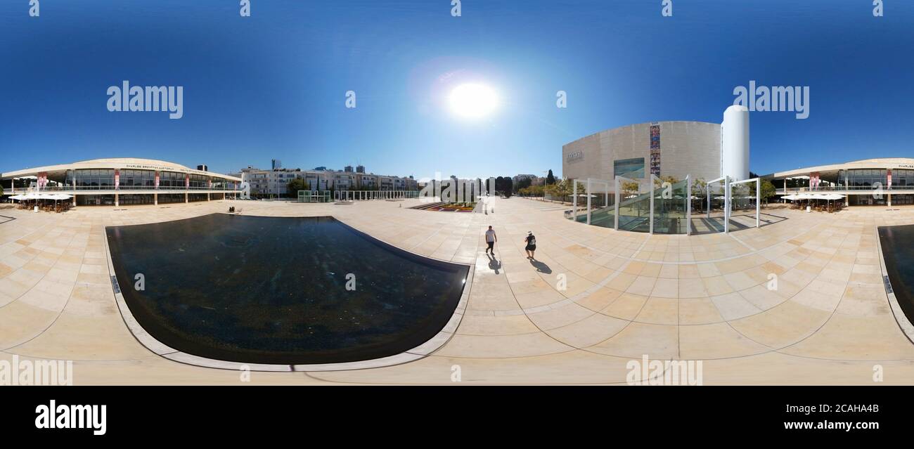 400 x 180 grad-Panorama:Habima Square mit dem Charles Bronfman Auditorium, Tel Aviv, Israel (nur fuer redaktionelle Verwendung. Keine Werbung. Referen Stock Photo
