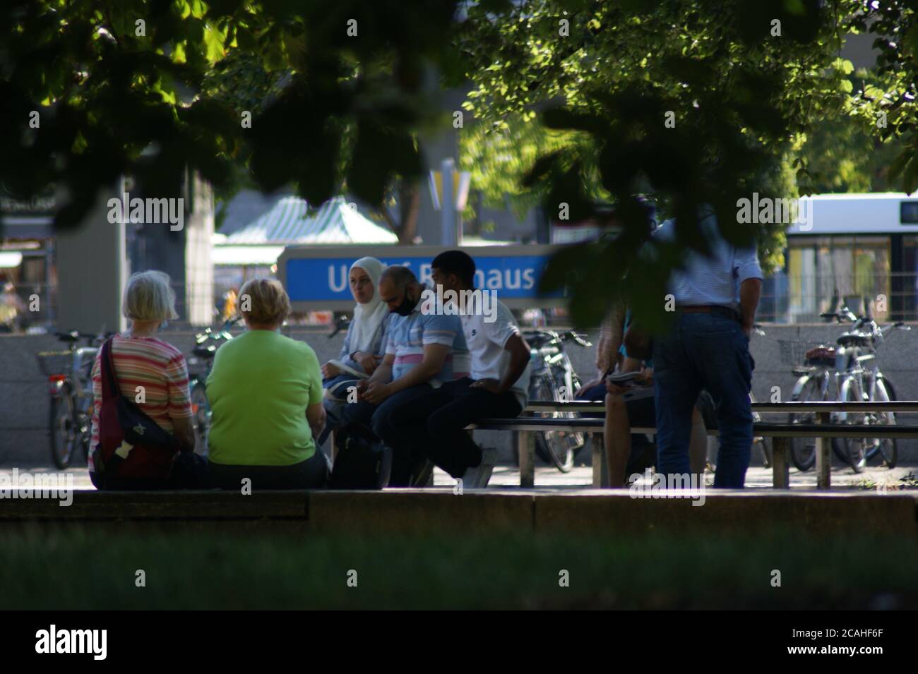 Szene im Park am Rathaus Spandau in Berlin Stock Photo