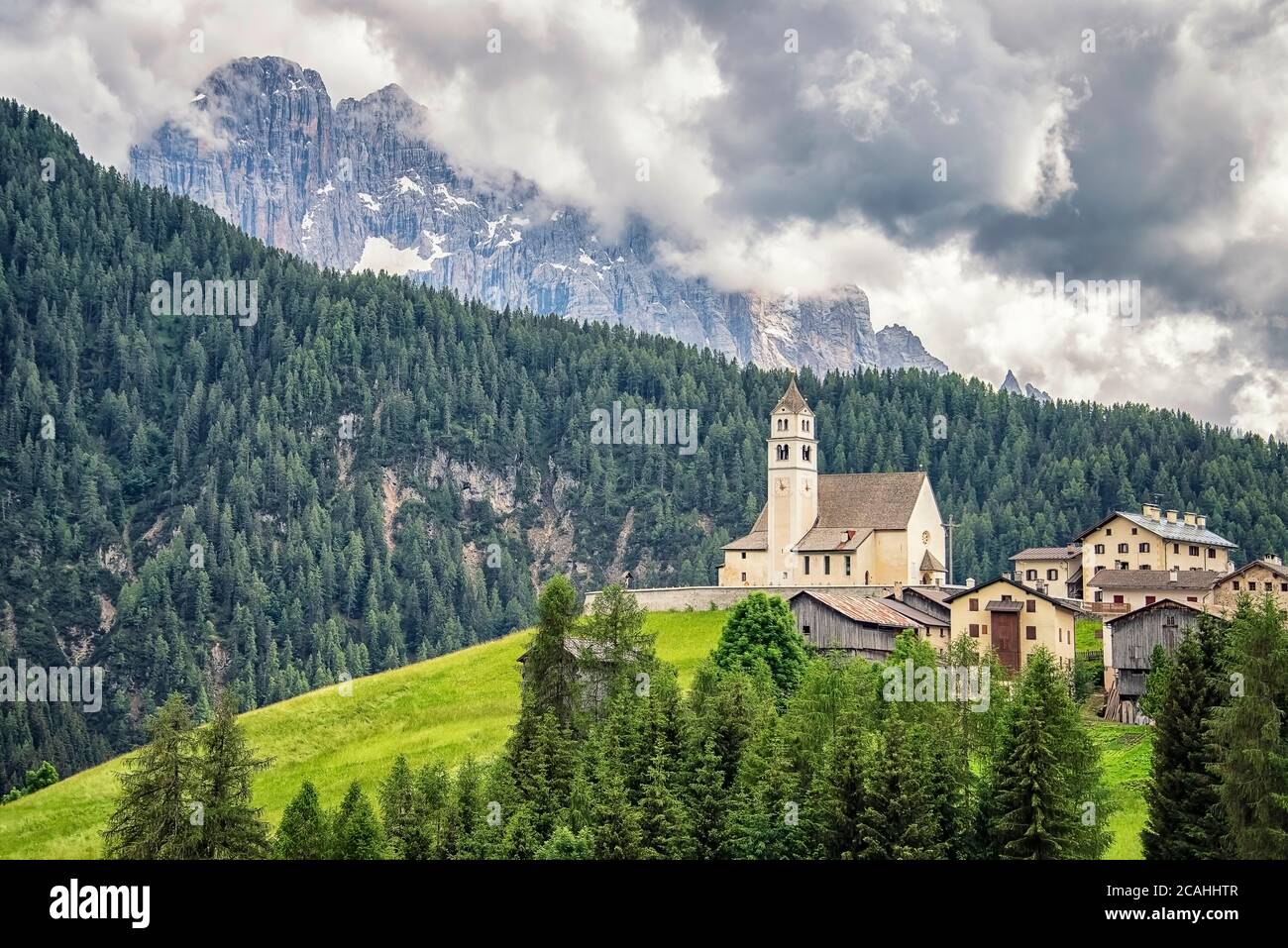 dolomites-landscape-a-unesco-world-heritage-in-south-tyrol-italy-stock