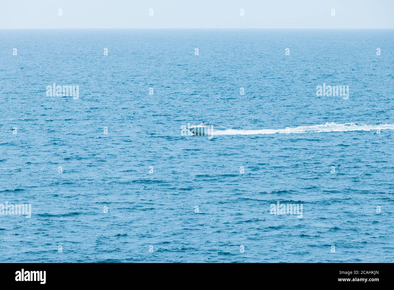 Speed boat cruising on the blue ocean Stock Photo - Alamy
