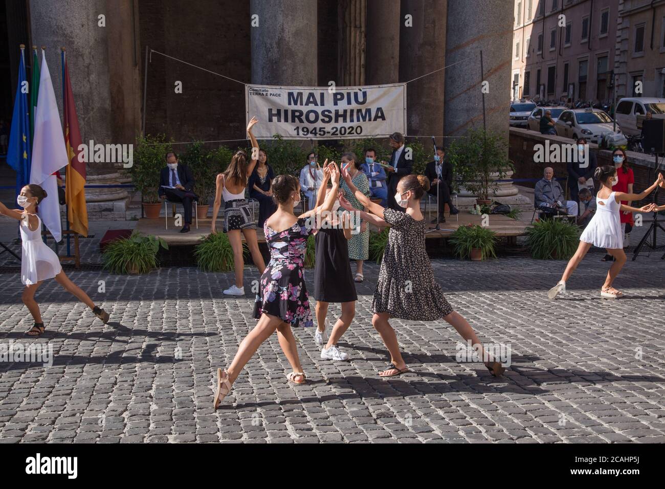 Roma, Italy. 06th Aug, 2020. Ceremony in front of the Pantheon in Rome to celebrate the 75th anniversary of the launch of the nuclear bomb on the Japanese city of Hiroshima (Photo by Matteo Nardone/Pacific Press/Sipa USA) Credit: Sipa USA/Alamy Live News Stock Photo