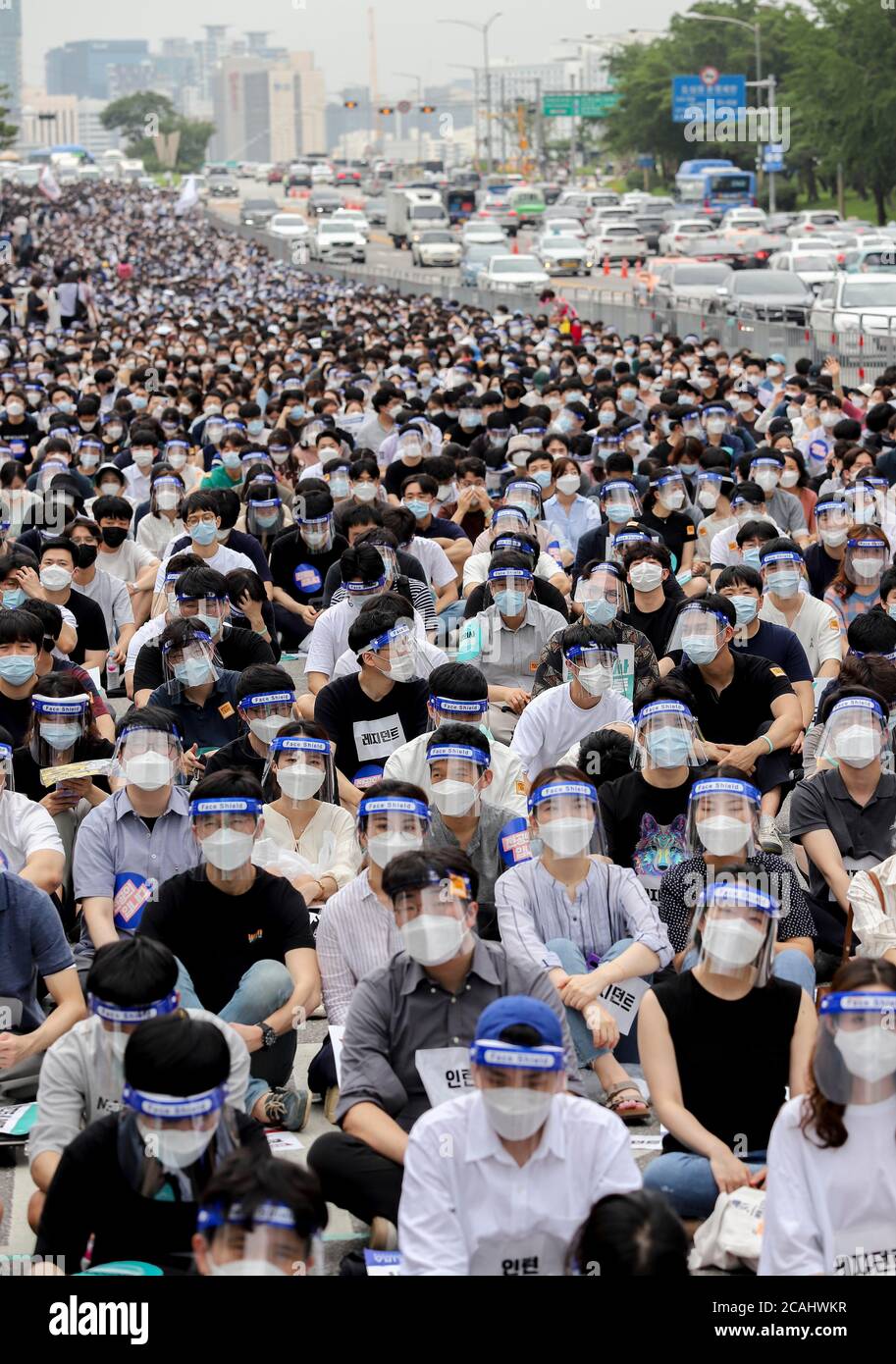 Seoul, South Korea. 7th Aug, 2020. The Korean Medical Association, which consists of interns and.residents at university hospitals across the country, holds a rally at the entrance of Yeouido Park to oppose the government's plan to expand the number of medical schools. Credit: Won-Ki Min/ZUMA Wire/Alamy Live News Stock Photo