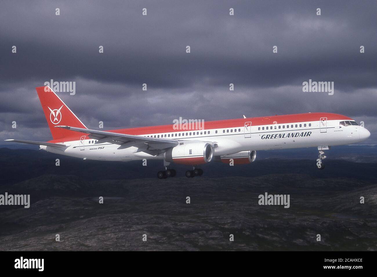 GREENLANDAIR BOEING 757-200 ON APPROACH TO KANGERLUSSUAQ. Stock Photo