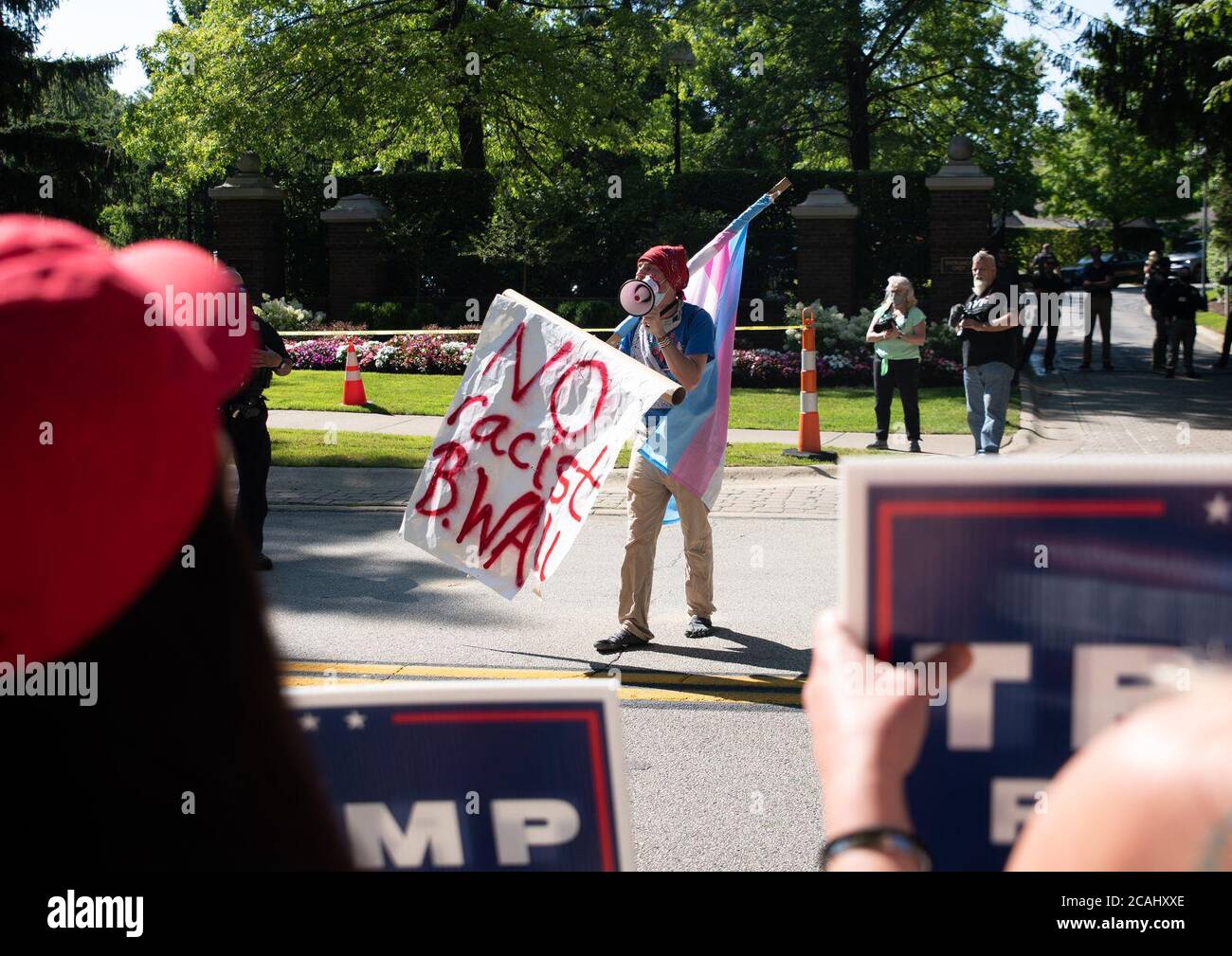 Bratenahl, USA. 06th Aug, 2020. A President Trump protestor walks in the street before TrumpÕs arrival in Bratenahl, Ohio for a fundraiser on August 6, 2020. Credit: Sipa USA/Alamy Live News Stock Photo