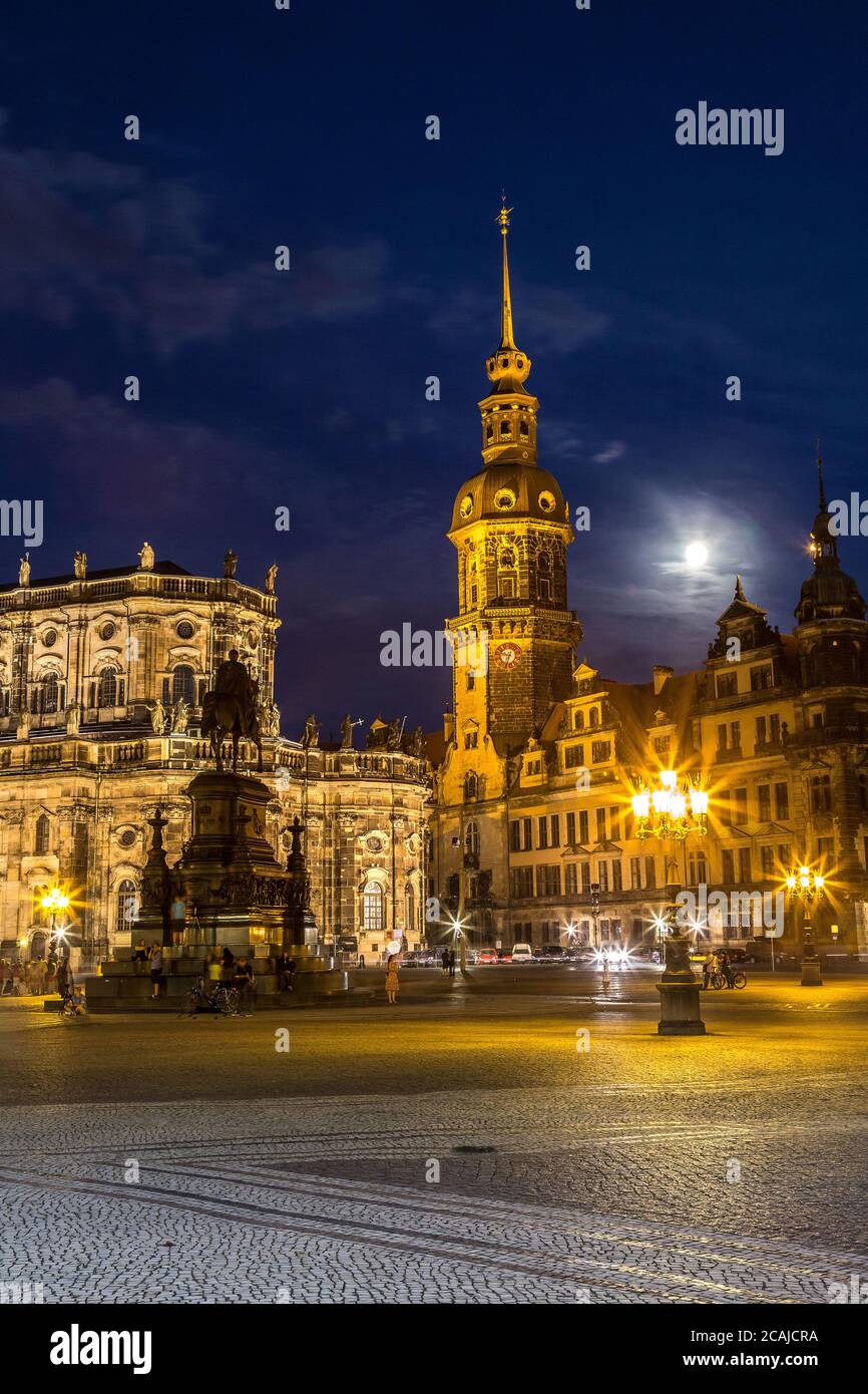 Night view of Dresden. Beautiful summer night Stock Photo - Alamy