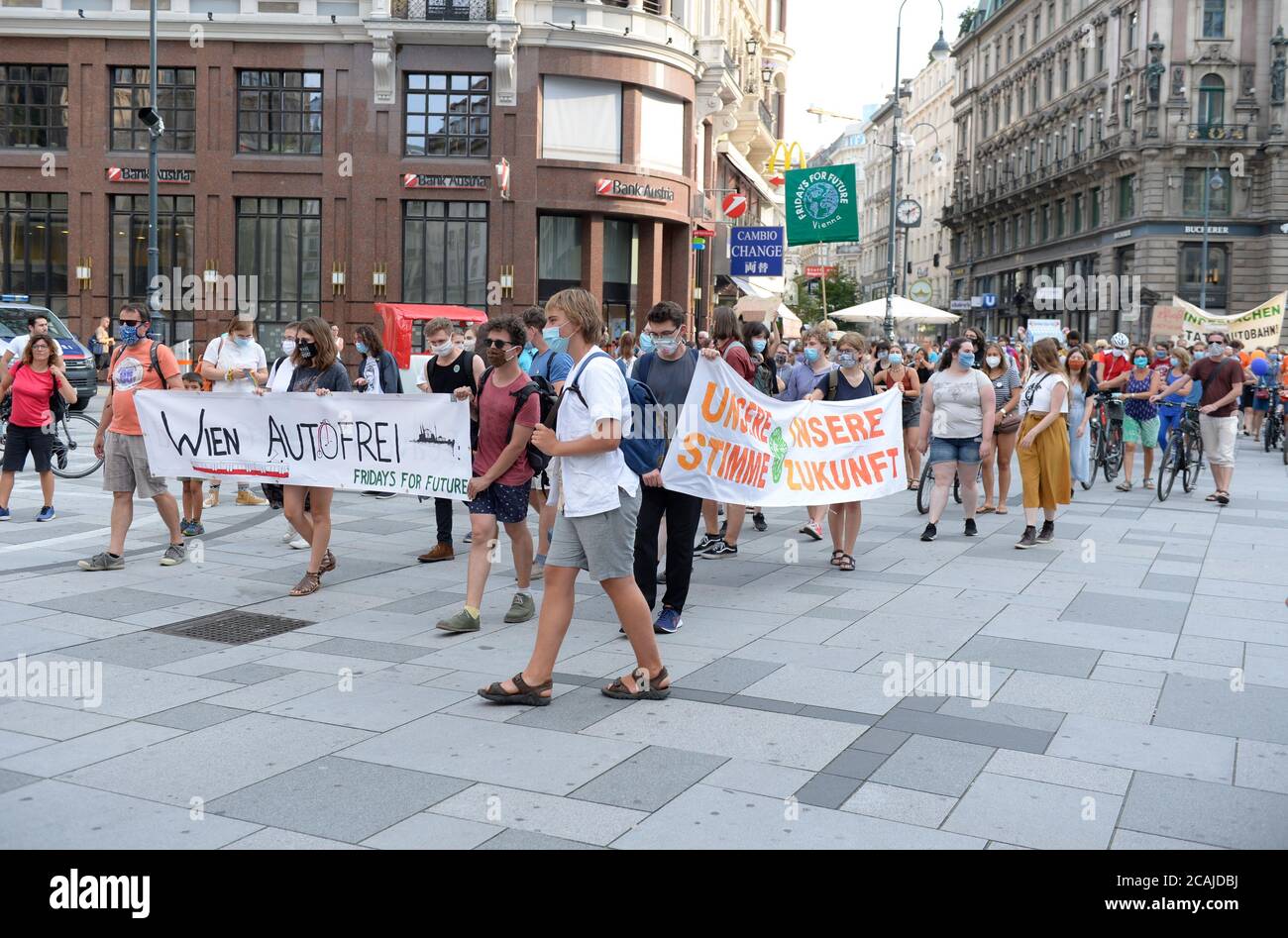 Vienna, Austria. 7th Aug, 2020. Fridays for Future demonstration under the motto 'Auto correction: Full throttle out of the climate crisis'. The demonstration march moves from Stephansplatz to the Ministry of Transport in Vienna. Credit: Franz Perc / Alamy Live News Stock Photo