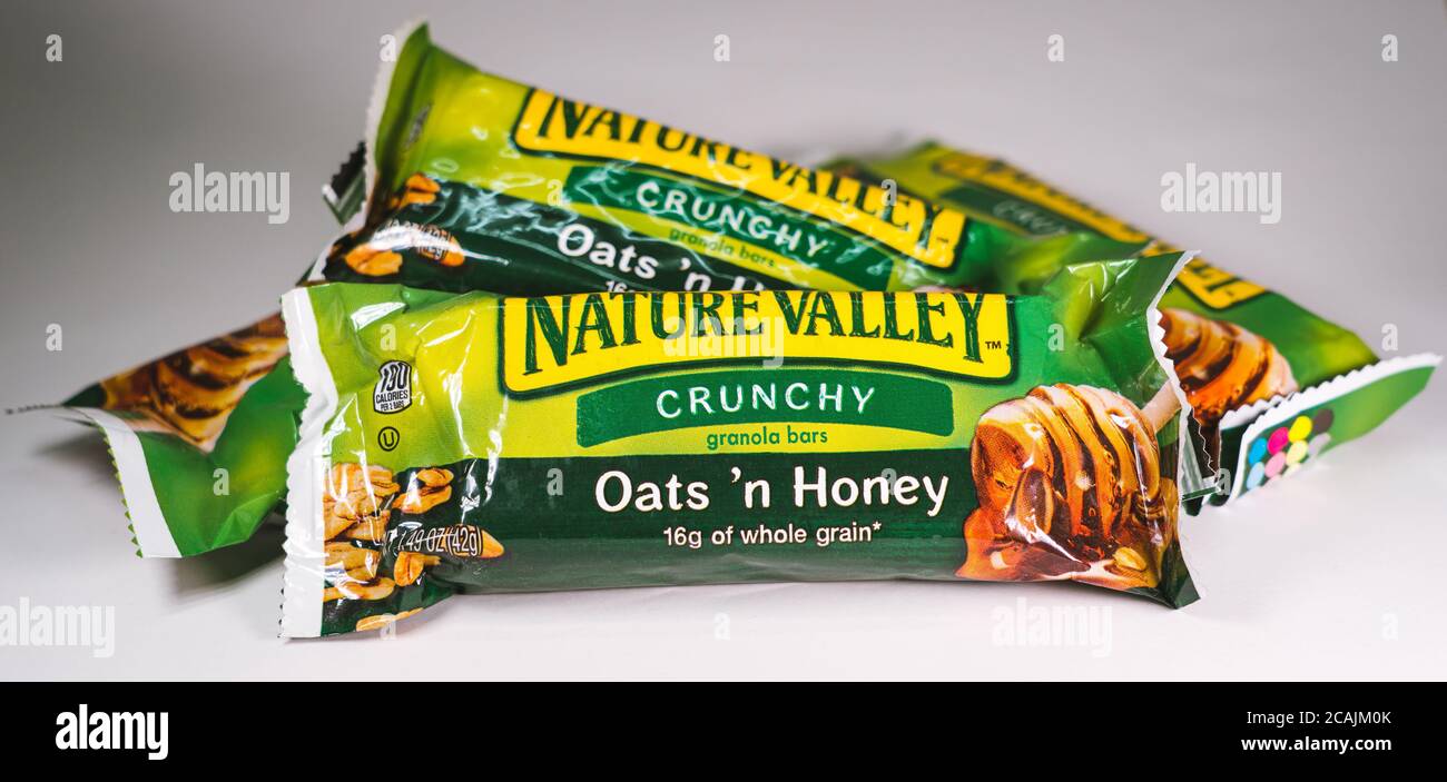 Nature Valley Oats N Honey Crunchy Granola Bar Stock Photo Alamy Nature Valley Oats N Honey Crunchy Granola Bar Stock Photo Alamy