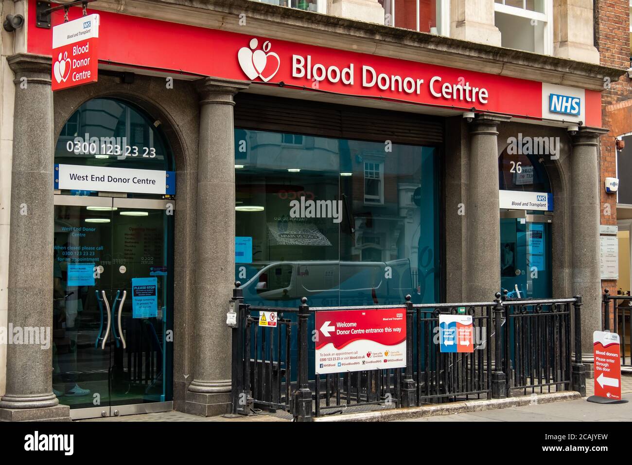 LONDON- NHS Blood and Transplant Blood Donor Centre, location among high street shops in central London Stock Photo