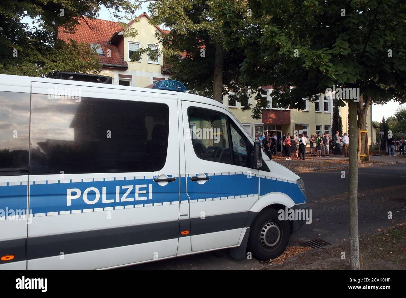 07 August 2020, Brandenburg, Königs Wusterhausen: Police are standing in front of a house in Königs Wusterhausen, where Brandenburg's AfD state parliament members Kalbitz and Hohloch are opening a constituency office. Kalbitz will leave his office as head of the parliamentary group for the time being. He is defending himself against his expulsion from the party with an emergency appeal to the Berlin Regional Court. Photo: Wolfgang Kumm/dpa Stock Photo