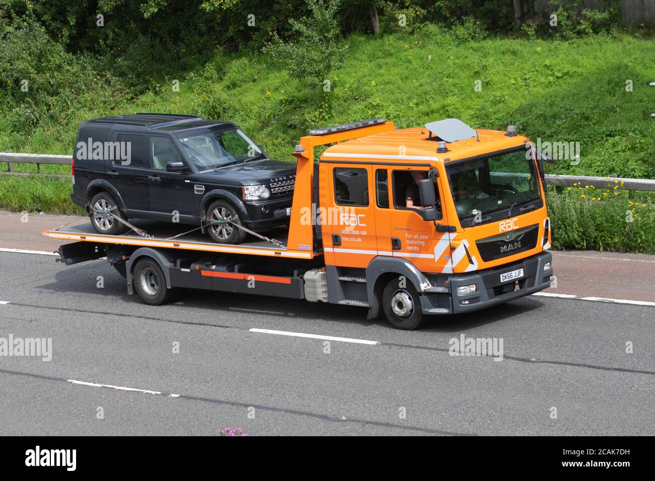 Land Rover SUV on RAC Breakdown van low loader, Classic car roadside assistance, broken down delivery trucks, haulage, lorry, transportation, truck, vintage car, MAN double cab. 24hr vehicle recovery, delivery, transport industry on the M6 at Preston, UK Stock Photo