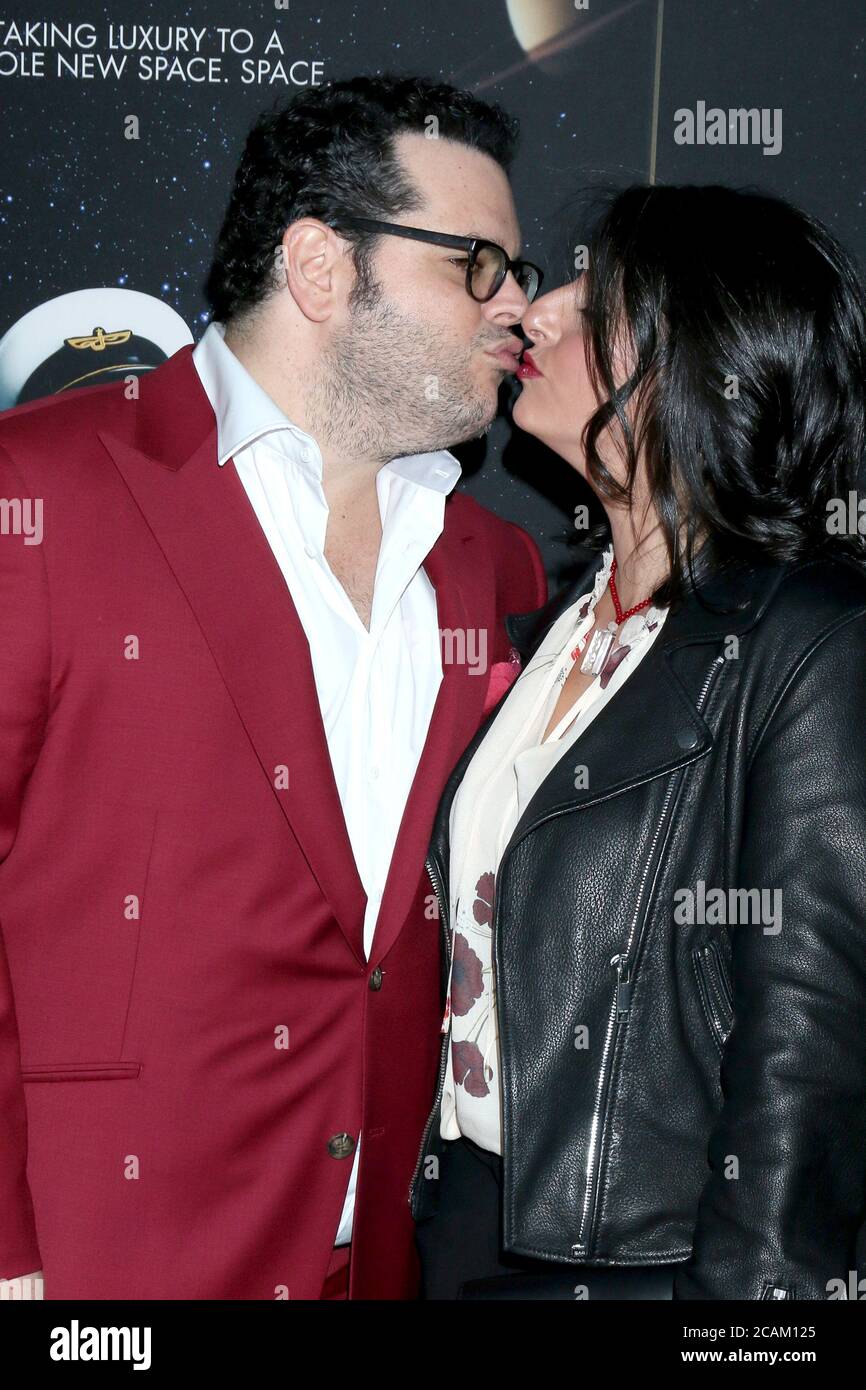 LOS ANGELES - JAN 14: Josh Gad and Ida Darvish at the "Avenue 5