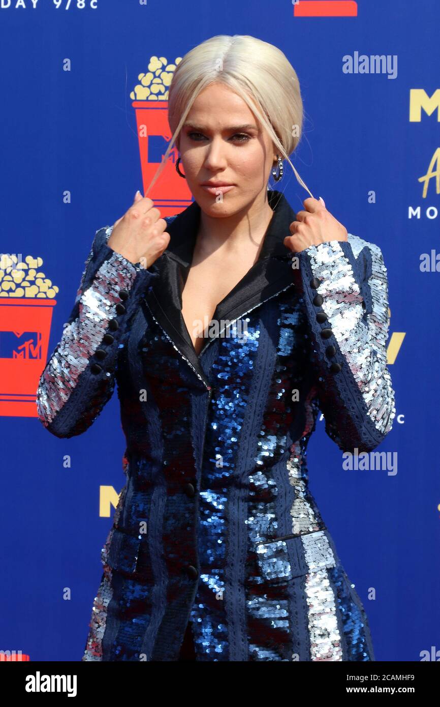 LOS ANGELES - JUN 15: CJ Perry, Lana Perry at the 2019 MTV Movie & TV