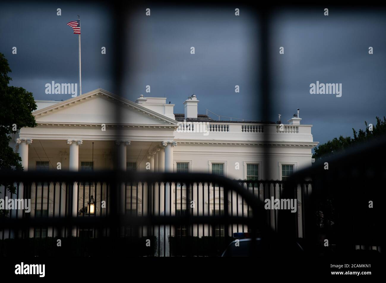 Washington, USA. 07th Aug, 2020. A general view of the White House, as seen  behind temporary metal fencing, in Washington, DC, on August 7, 2020 amid  the Coronavirus pandemic. On Capitol Hill