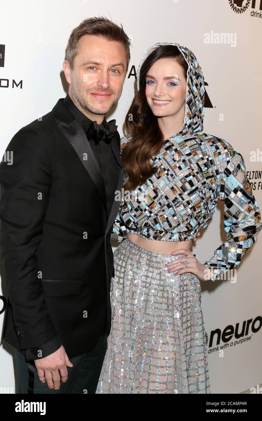 LOS ANGELES - FEB 24: Chris Hardwick, Lydia Hearst at the Elton John
