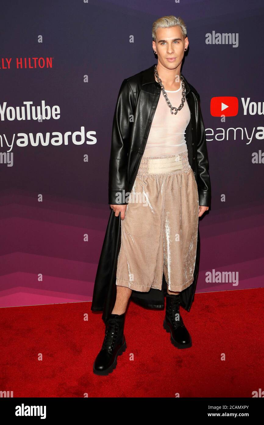 LOS ANGELES - DEC 13 Brad Mondo at the 9th Annual Streamy Awards at the Beverly Hilton Hotel on December 13, 2017 in Beverly Hills, CA Stock Photo 