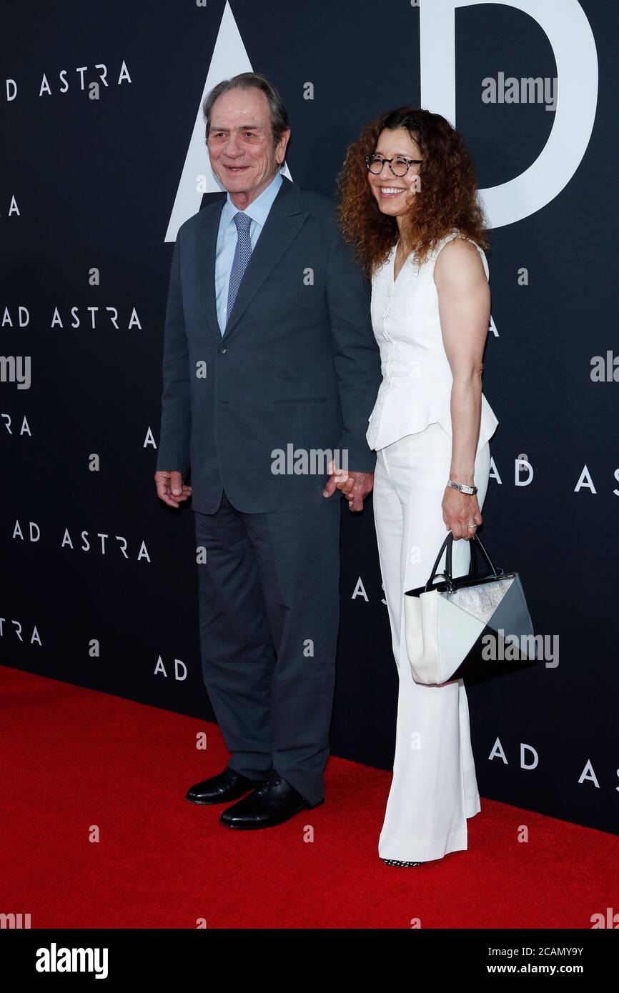 LOS ANGELES - SEP 18: Tommy Lee Jones, Dawn Laurel-Jones at the Ad