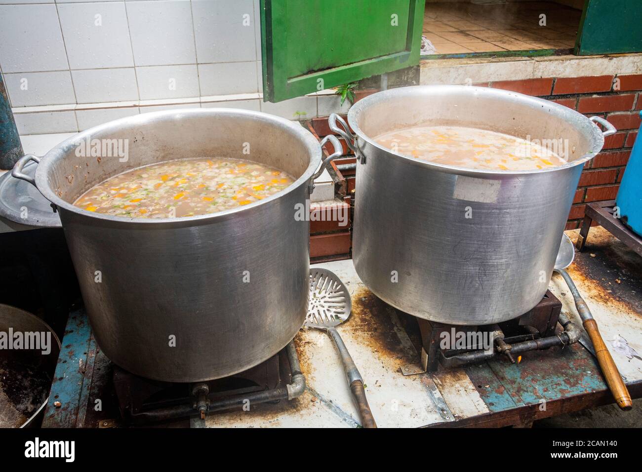 https://c8.alamy.com/comp/2CAN140/a-big-soup-made-of-rice-grains-and-meat-is-served-every-friday-in-the-parish-maria-auxiliadora-of-boleita-caracas-venezuela-through-the-program-2CAN140.jpg