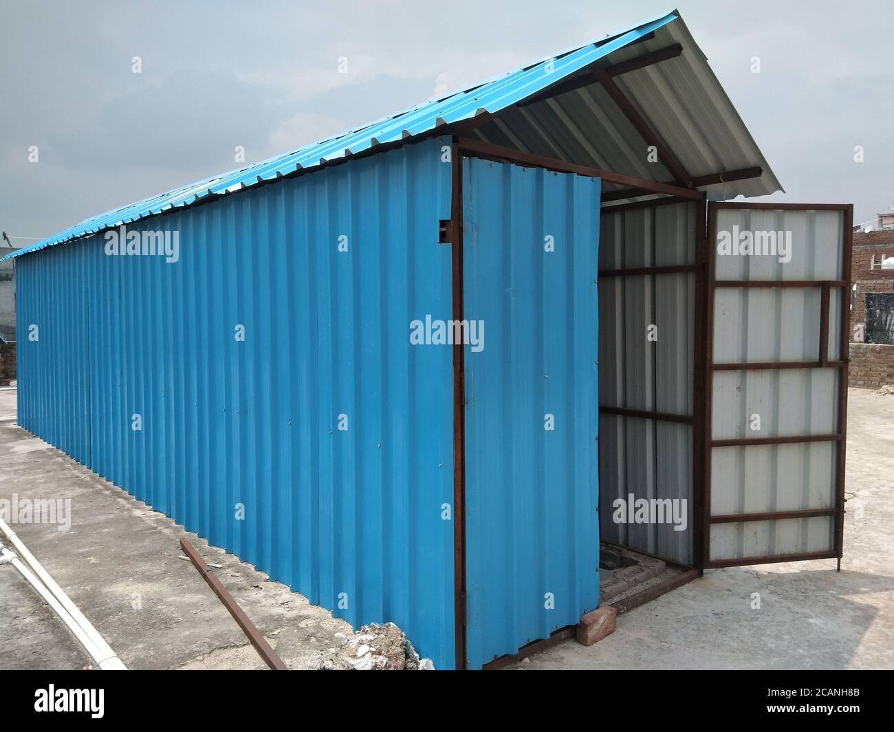 A picture of tin shade for roof Stock Photo Alamy