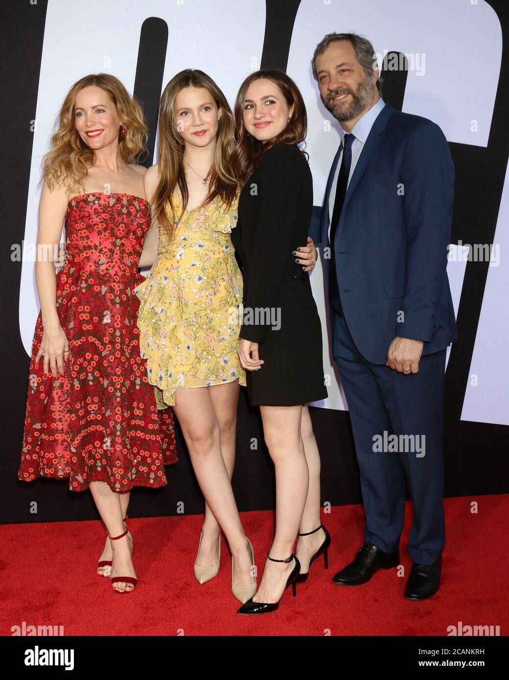 LOS ANGELES - APR 3: Leslie Mann, Iris Apatow, Maude Apatow, Judd