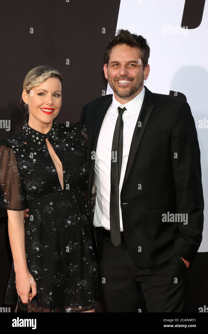 LOS ANGELES - APR 3: Kathleen Robertson, Chris Cowles at the "Blockers