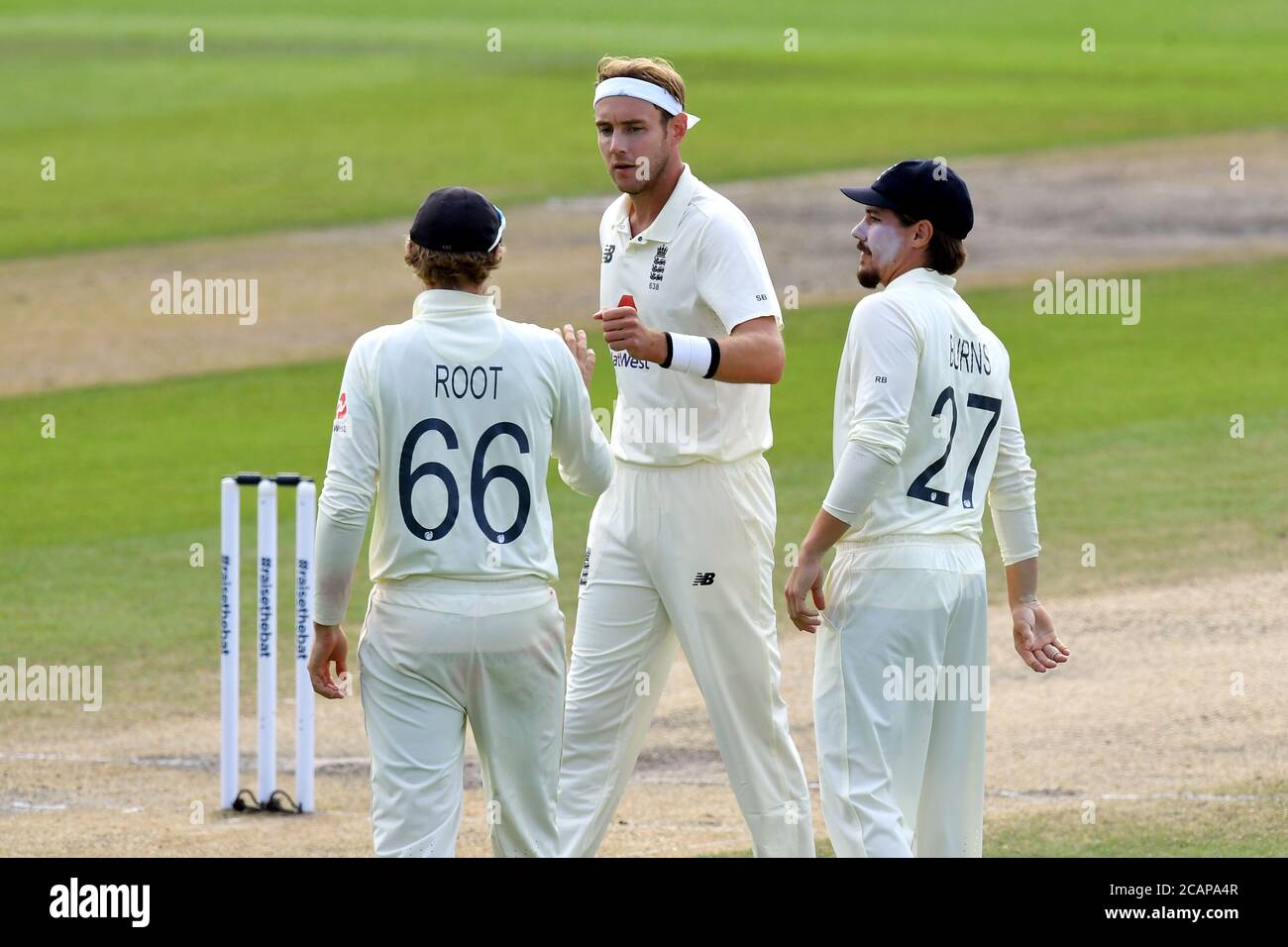 england-s-stuart-broad-celebrates-dismissing-pakistan-s-yasir-shah