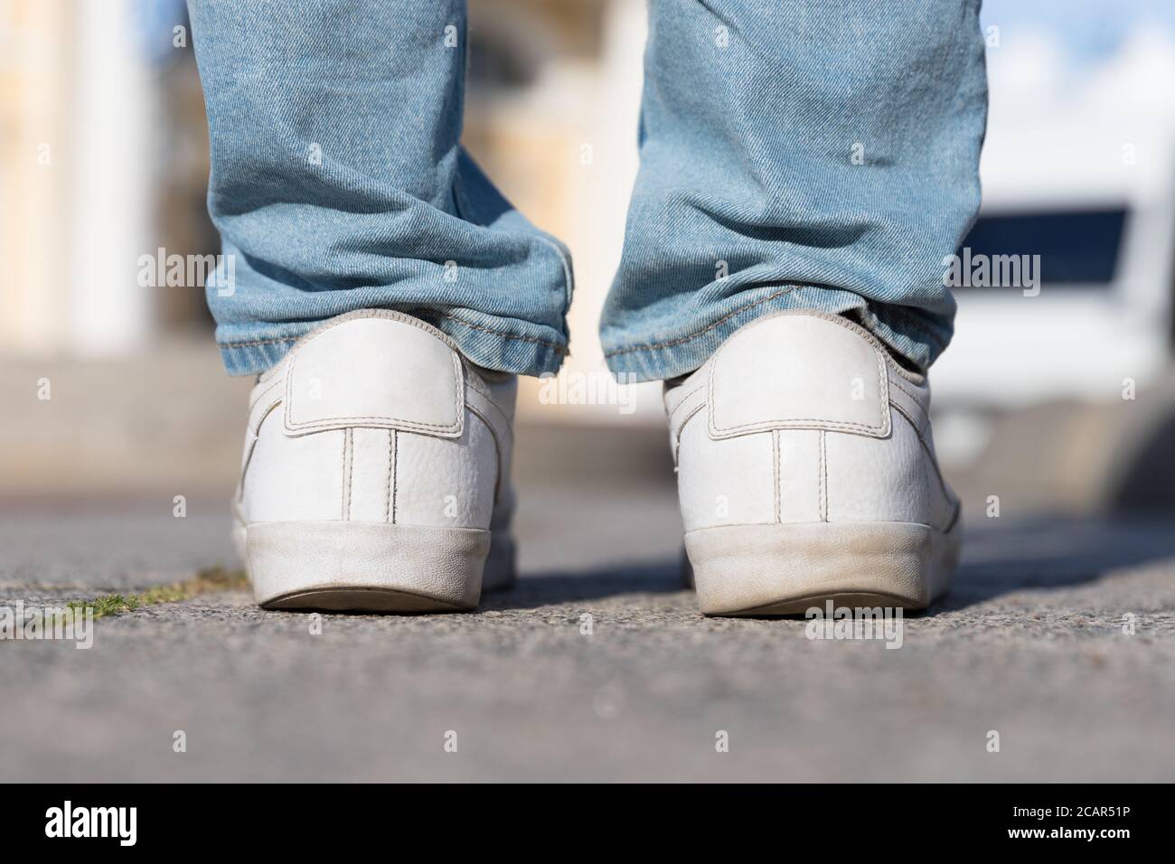 Shoes to wear for hotsell flat feet