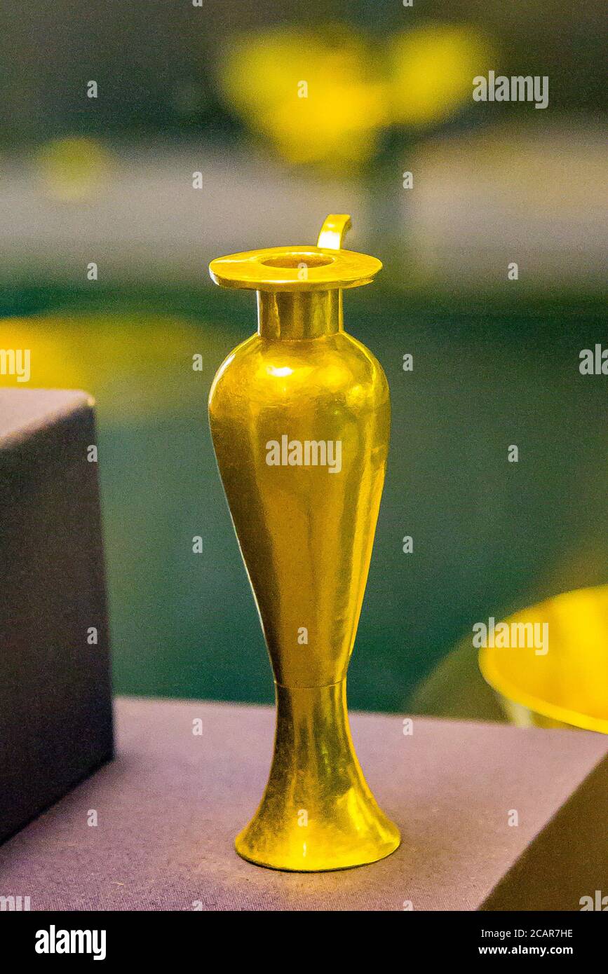 Cairo, Egyptian Museum, dishes found in the royal necropolis of Tanis, burial of Psusennes