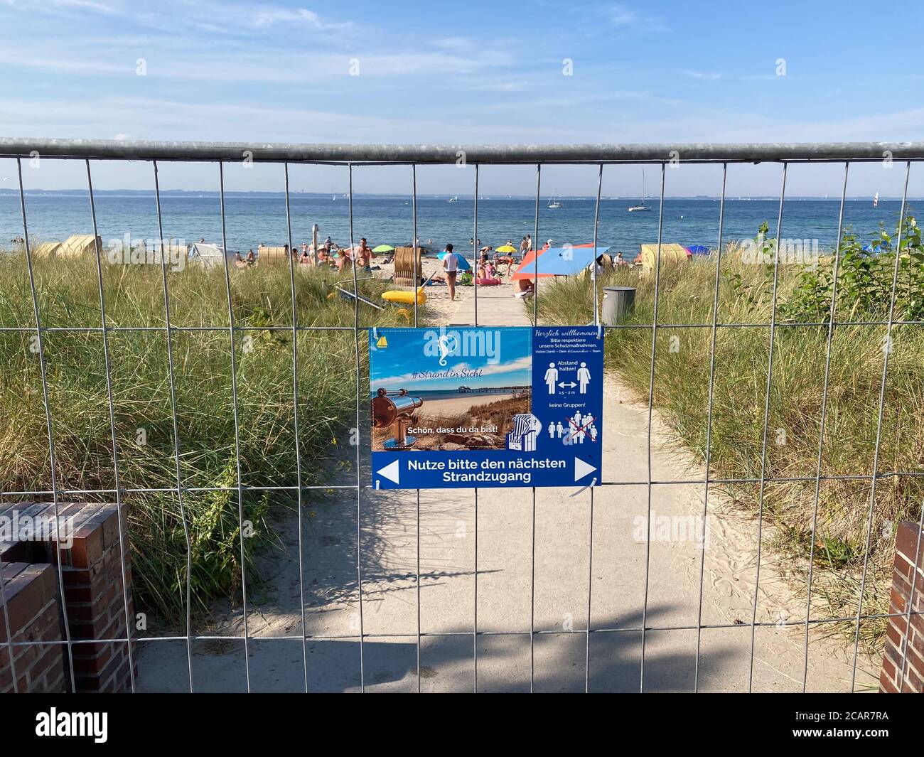 Timmendorfer Strand, Germany. 08th Aug, 2020. On a sign at an entrance to the Baltic Sea beach it says 'Please use the nearest beach access'. Credit: Thomas Müller/dpa/Alamy Live News Stock Photo