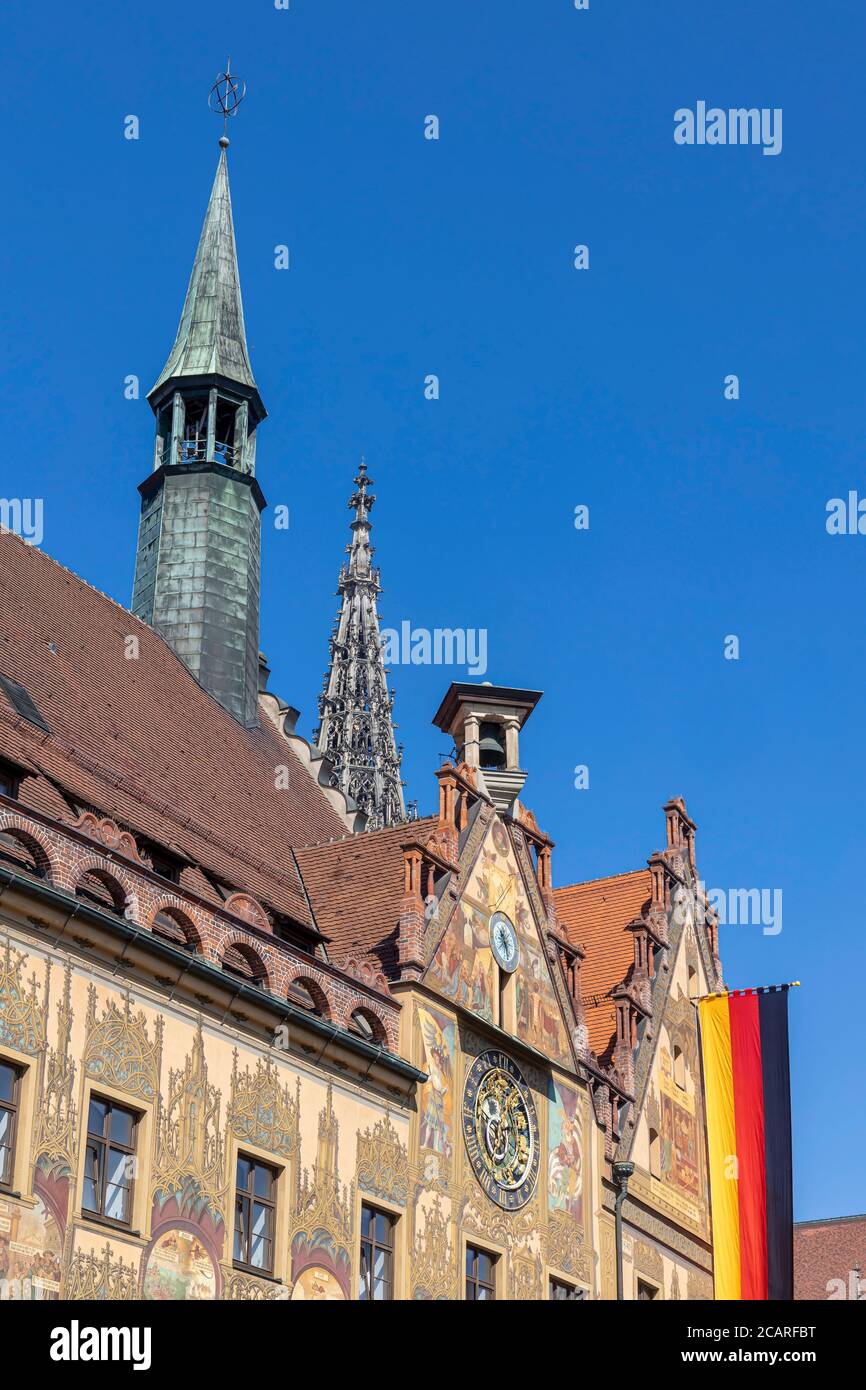 Historisches Rathaus der früheren Freien Reichsstadt Ulm an der Donau. Das Ulmer Rathaus zählt auch wegen seiner Fresken und einer astronomischen Uhr Stock Photo