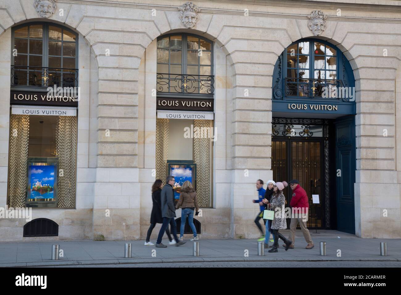 LOUIS VUITTON - 125 Photos & 54 Reviews - 23 place Vendôme, Paris
