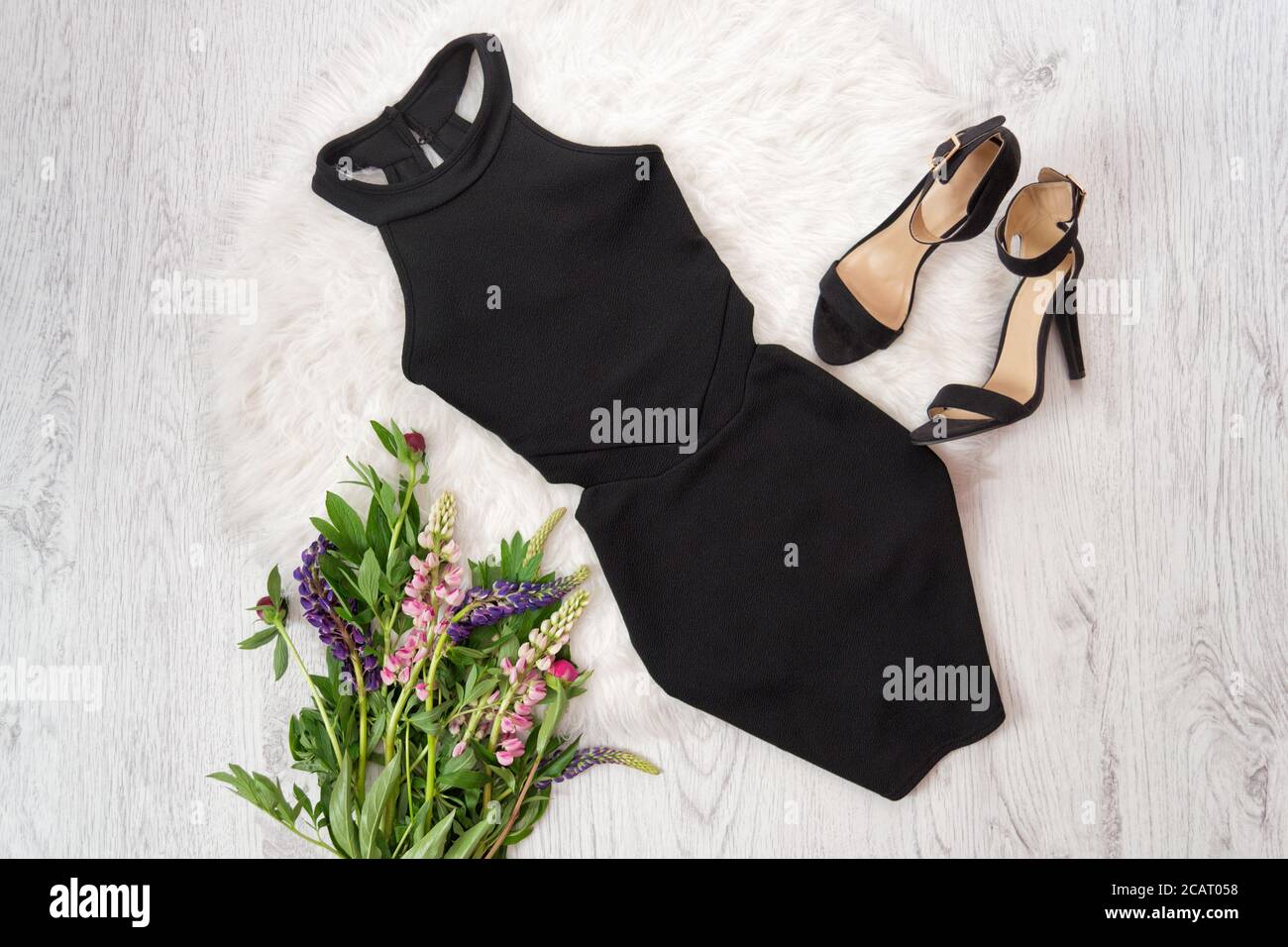 Black Short Dress High Resolution Stock Photography And Images Alamy Black Short Dress High Resolution Stock Photography And Images Alamy