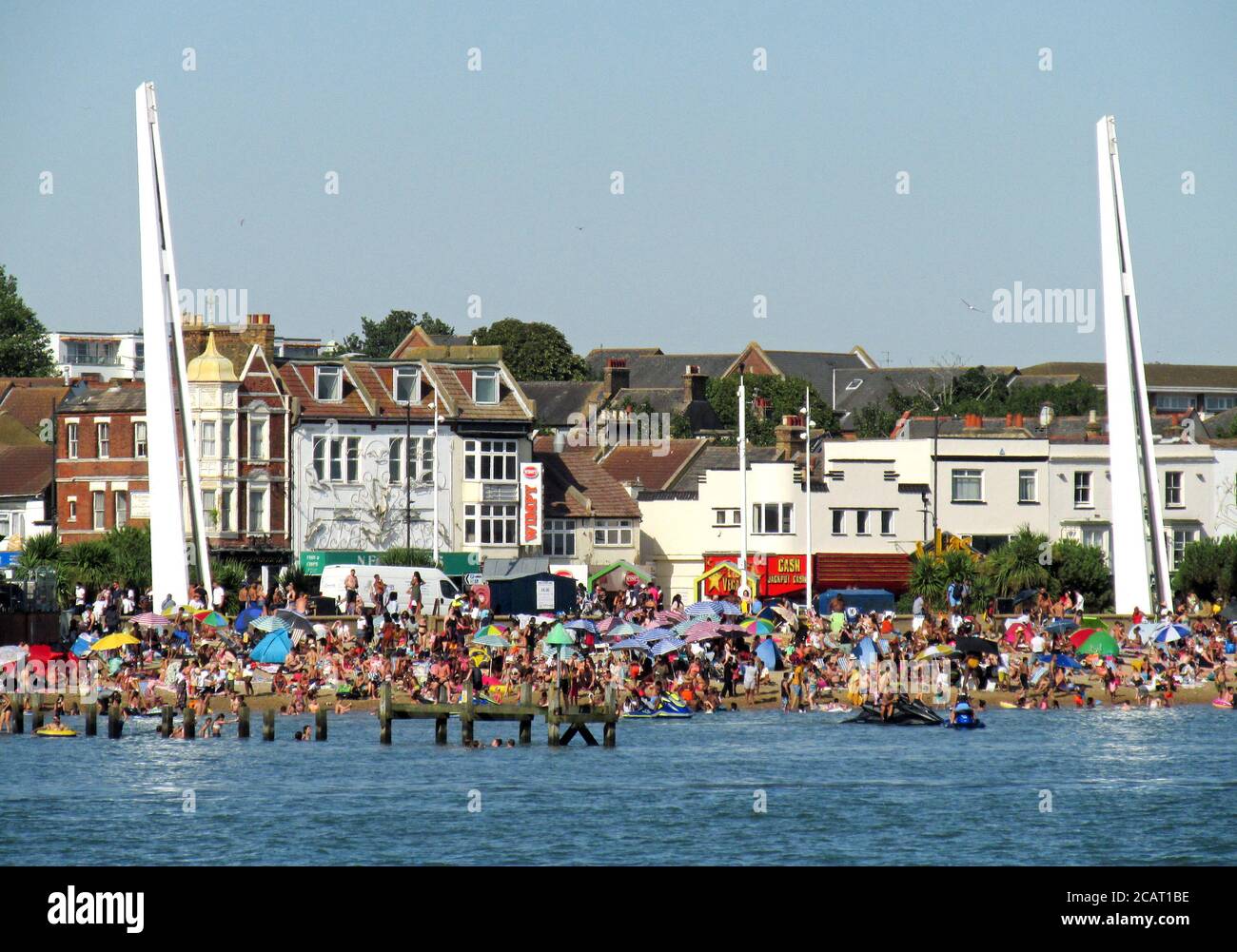Southend seafront and Pier August 2020 heatwave record temperatures and visitors pack the beaches Stock Photo
