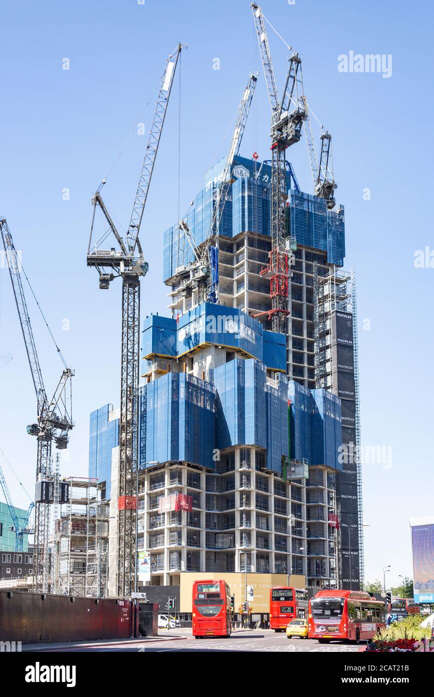 Construction of Park Hyatt Hotel, Nine Elms Lane, St George Wharf, Vauxhall, London Borough of Lambeth, Greater London, United Kingdom Stock Photo