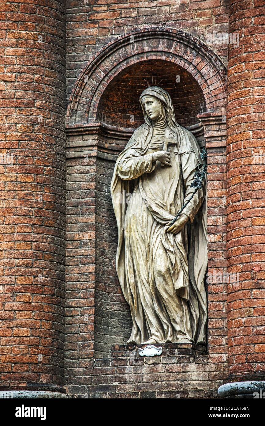 XIX century Nera Tolomei statue in Siena, Italy Stock Photo Alamy