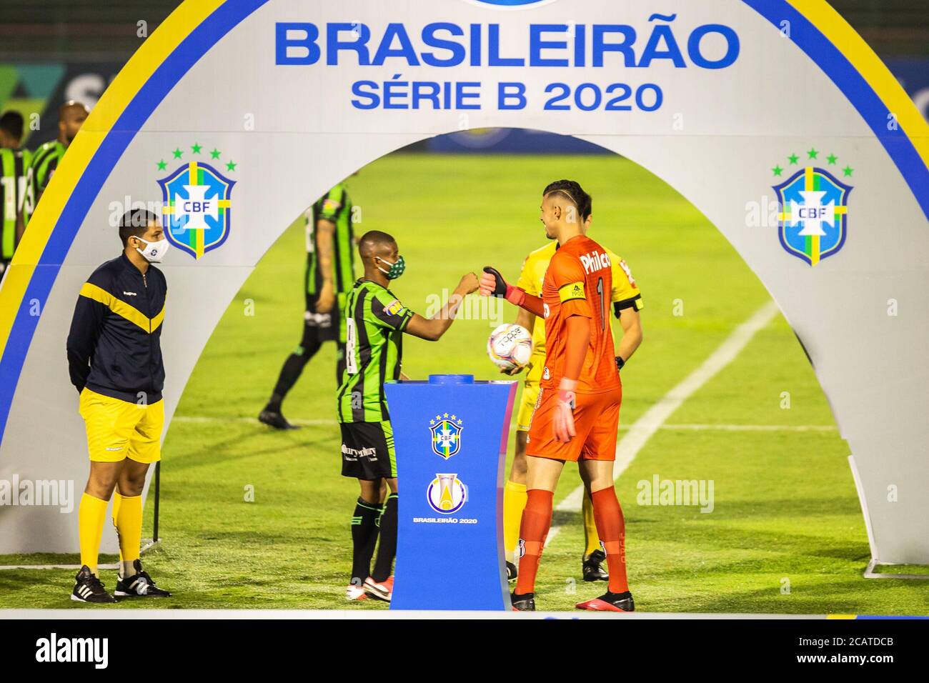 Sao Paulo, Sao Paulo, Brasil. 8th Aug, 2020. (SPO) Second division Soccer match between Ponte Preta and America of Minas Gerais. August 8, 2020, Sao Paulo, Brazil: Soccer game between Ponte Preta and America (MG) valid for the Brazilian Championship of Series B 2020, held at the Caninde Stadium, north of the capital, this Saturday.Credit: Van Campos/Thenews2. Credit: Van Campos/TheNEWS2/ZUMA Wire/Alamy Live News Stock Photo