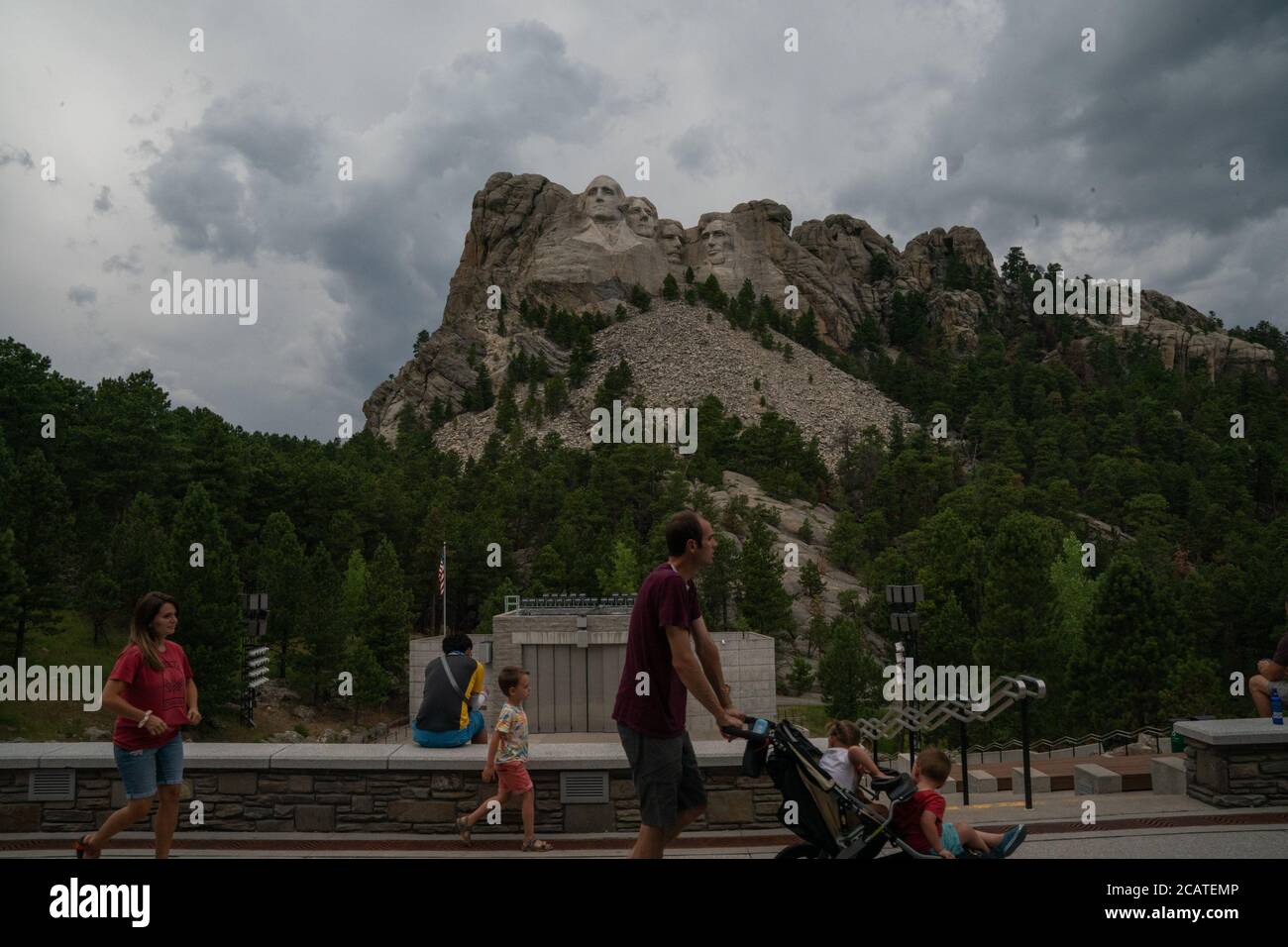 Keystone, South Dakota, USA. 8th Aug, 2020. Mount Rushmore National Memorial during the COVID-19 pandemic on August 8, 2020. Mount Rushmore National Memorial is a massive sculpture carved into Mount Rushmore in the Black Hills region of South Dakota. Completed in 1941 under the direction of Gutzon Borglum and his son Lincoln, the sculpture's roughly 60-ft.-high granite faces depict U.S. presidents George Washington, Thomas Jefferson, Theodore Roosevelt and Abraham Lincoln. The site also features a museum with interactive exhibits. Credit: Bryan Smith/ZUMA Wire/Alamy Live News Stock Photo