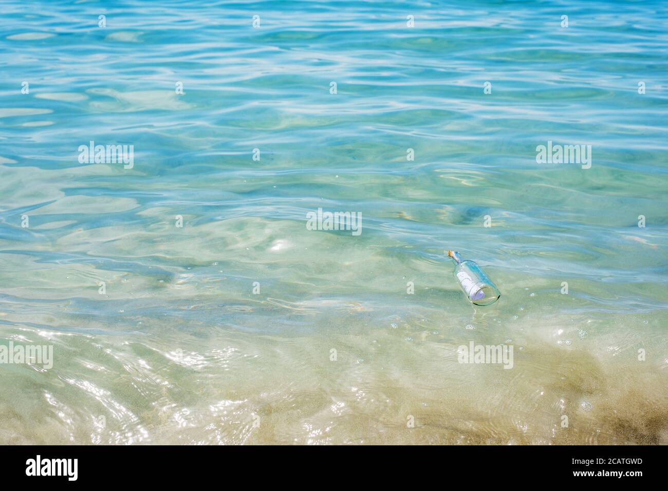 Floating object water hi-res stock photography and images - Page