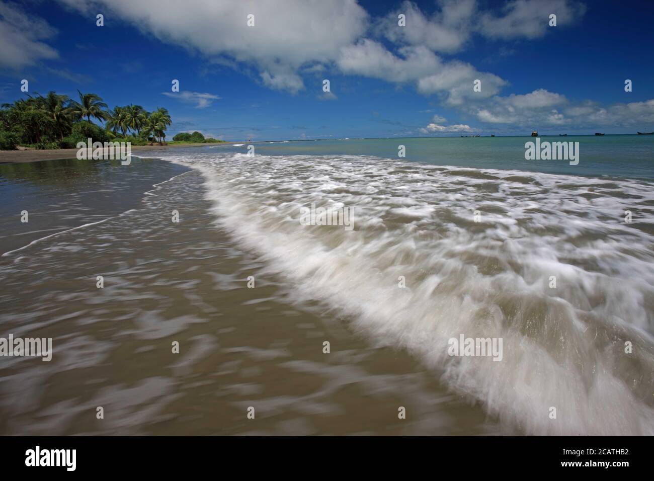 Huge tides in the Bay of Bengal at the Saint Martin’s Island, locally known as Narkel Jinjira. It is the only coral island. Stock Photo