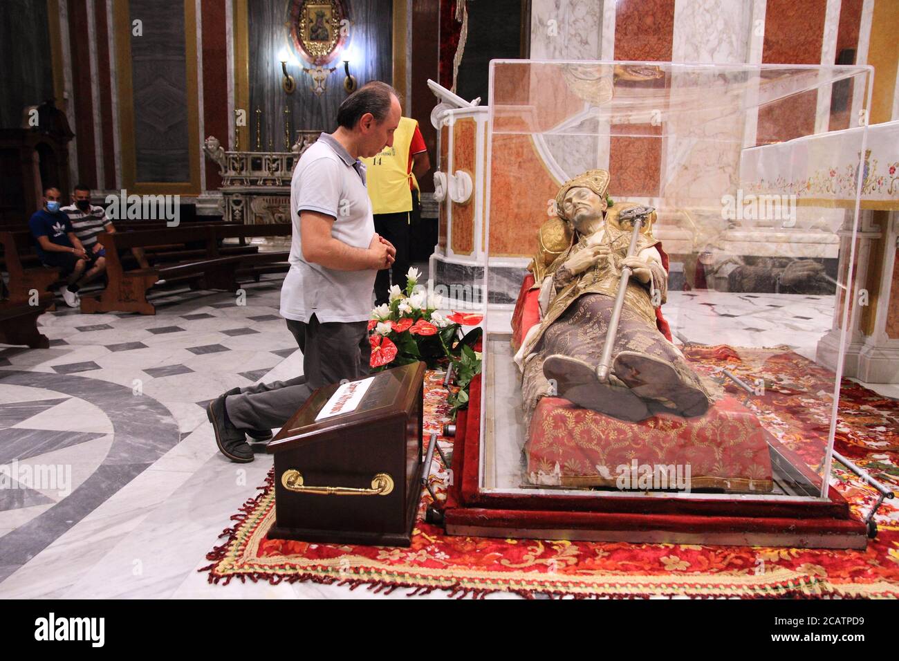 A faithful in prayer before the remains of Saint Alfonso Maria de