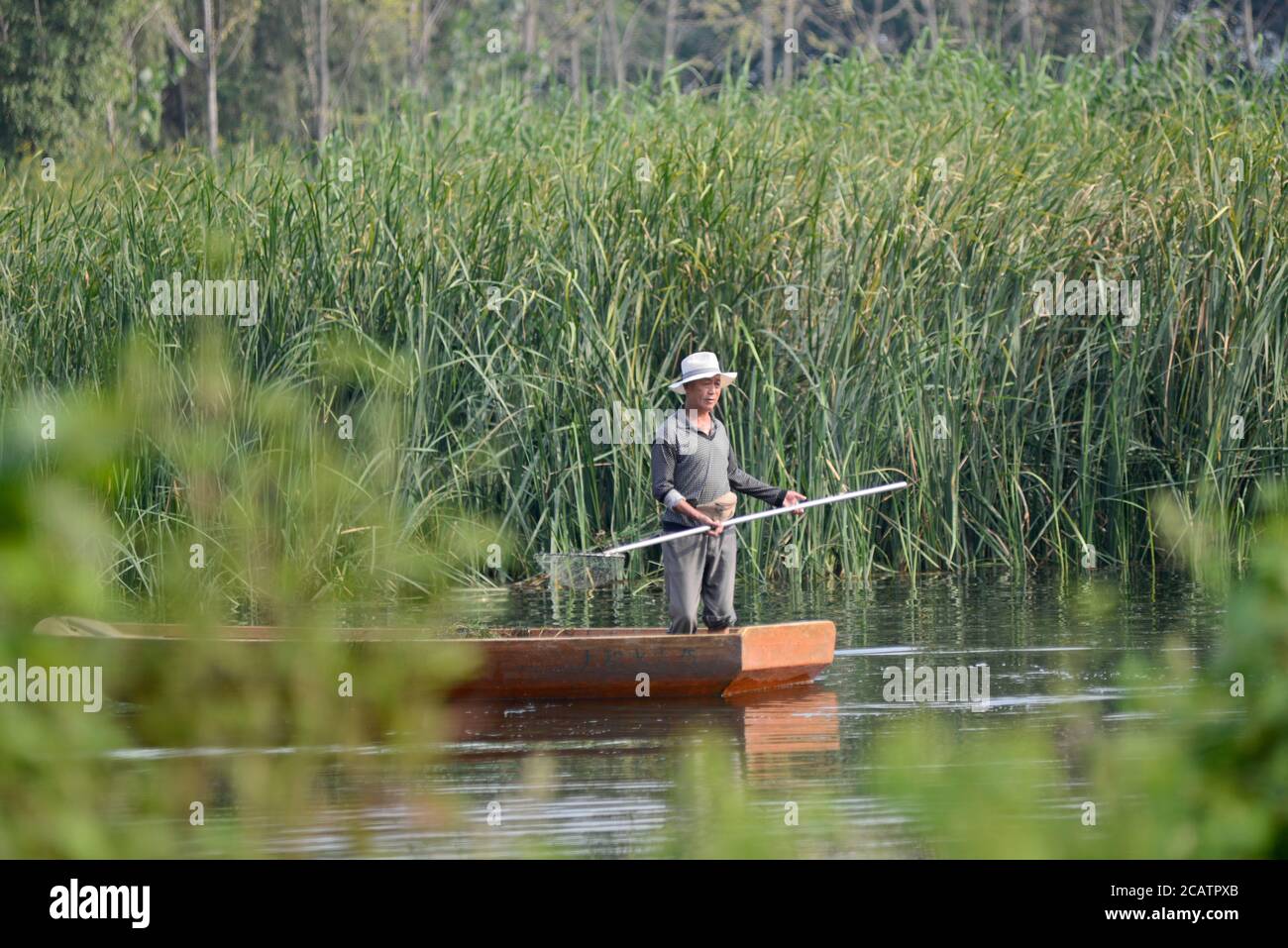 Chinese boat hi-res stock photography and images - Alamy
